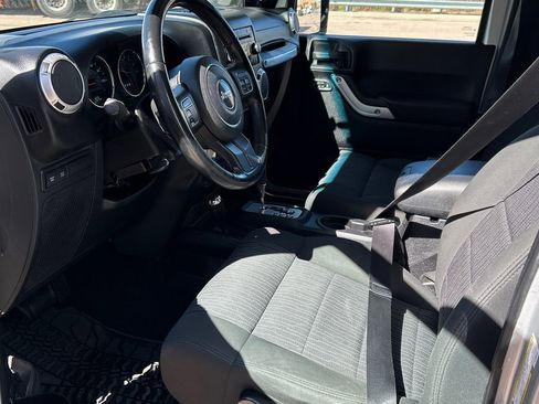 Used 2012 Jeep Wrangler Unlimited Rubicon w/ Dual Top Group image 9