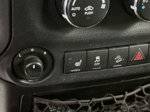 Used 2017 Jeep Wrangler Unlimited Sahara AWD/4WD image 22