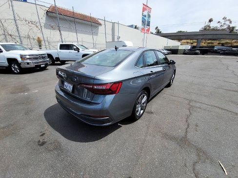 Used 2024 Volkswagen Jetta SE FWD image 8
