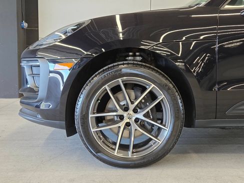 Certified 2026 Porsche Macan AWD/4WD image 9