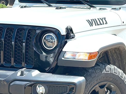 Used 2023 Jeep Gladiator Sport AWD/4WD image 4