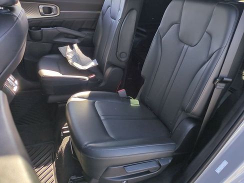 Certified 2022 Kia Sorento SX image 24