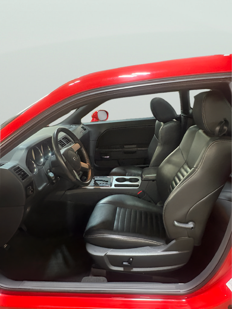 Used 2010 Dodge Challenger SE RWD image 9