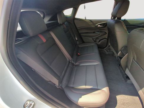 Used 2024 Chevrolet Trax RS w/ Sunroof Package FWD image 34