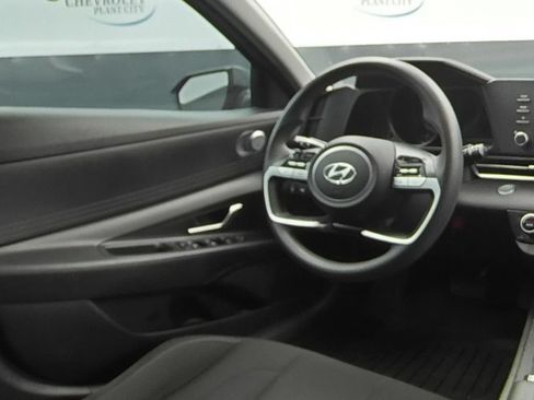 Used 2023 Hyundai Elantra SEL w/ Preferred Accessory Package FWD image 16