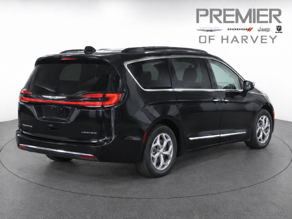 Used 2023 Chrysler Pacifica Limited FWD image 3