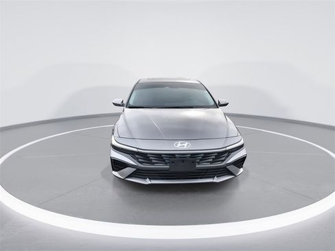 Used 2024 Hyundai Elantra SEL w/ Convenience Package image 3