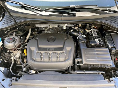 Certified 2023 Volkswagen Tiguan SE R-Line FWD image 9