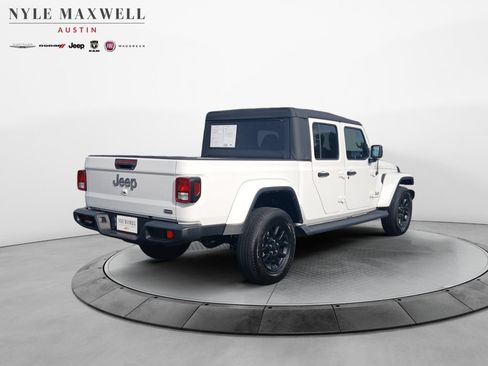 Used 2023 Jeep Gladiator Overland AWD/4WD image 16