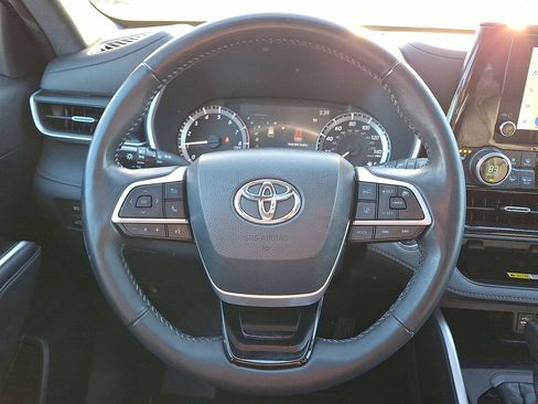 Used 2023 Toyota Highlander XSE AWD/4WD image 8