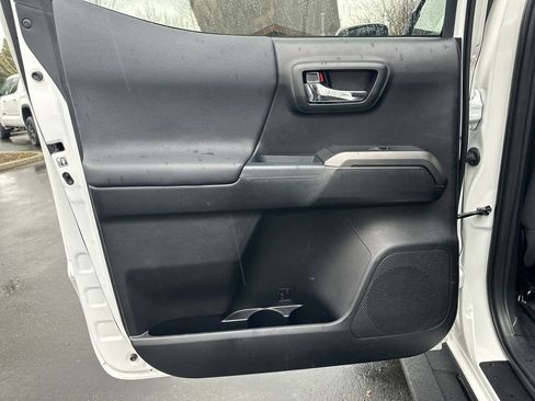 Used 2017 Toyota Tacoma SR5 image 13