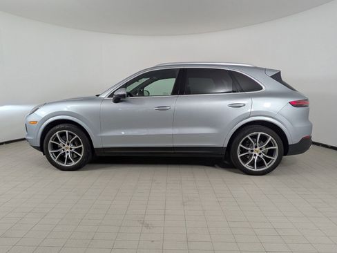 Certified 2023 Porsche Cayenne Platinum Edition AWD/4WD image 2