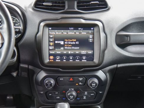 Certified 2022 Jeep Renegade Latitude image 19