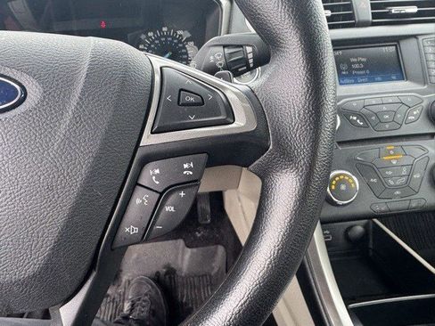 Used 2017 Ford Fusion SE image 16