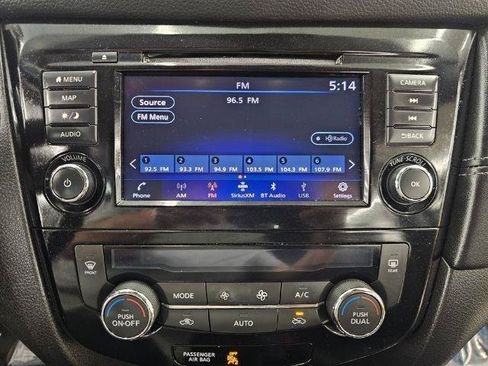Used 2018 Nissan Rogue SL AWD/4WD image 16