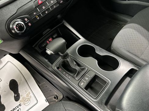 Used 2020 Kia Sorento LX image 17