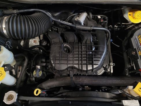 Used 2016 Dodge Grand Caravan R/T FWD image 30