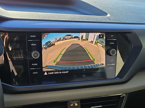 Certified 2023 Volkswagen Taos SE w/ Panoramic Sunroof Package image 15