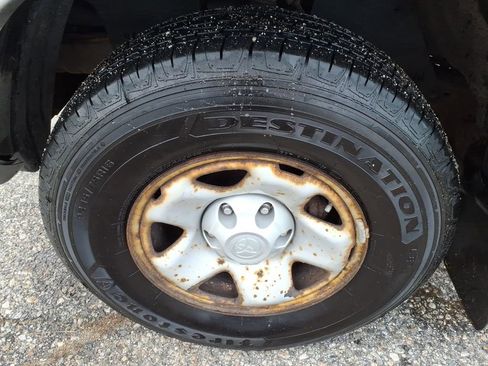 Used 2010 Toyota Tacoma Base image 11