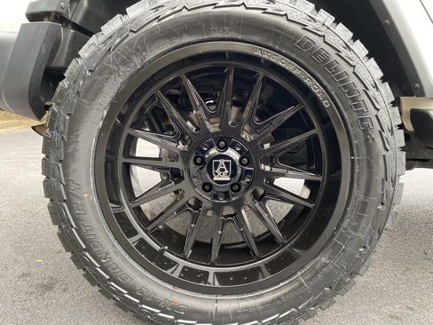 Used 2021 Jeep Wrangler Unlimited Sahara image 38