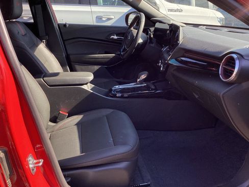 Used 2026 Chevrolet Trax RS w/ Sunroof Package FWD image 7