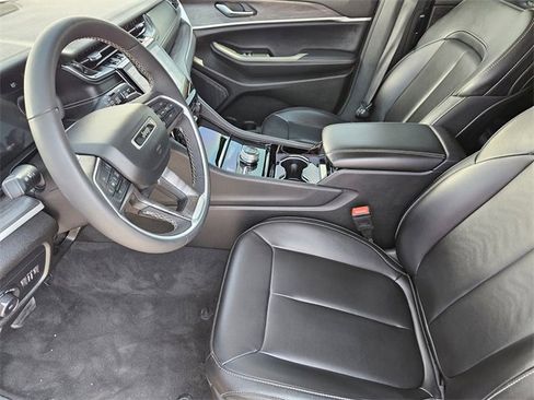 Used 2023 Jeep Grand Cherokee L Limited image 12