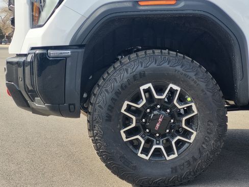 New 2026 GMC Sierra 2500 AT4X AWD/4WD image 9