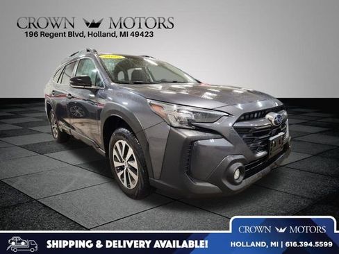 Used 2025 Subaru Outback Premium AWD/4WD image 1