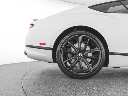 Used 2024 Bentley Continental GT image 18