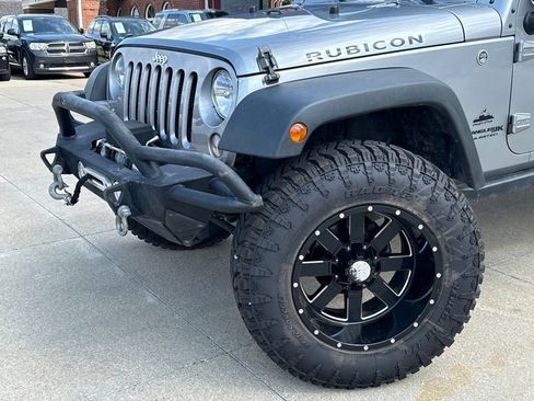 Used 2018 Jeep Wrangler Unlimited Rubicon w/ Connectivity Group AWD/4WD image 19