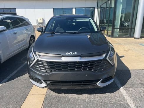 Used 2023 Kia Sportage LX image 2