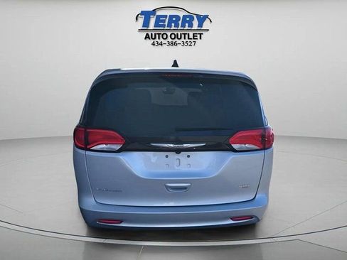 Used 2024 Chrysler Voyager LX image 6