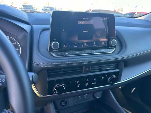 Used 2024 Nissan Rogue S FWD image 27