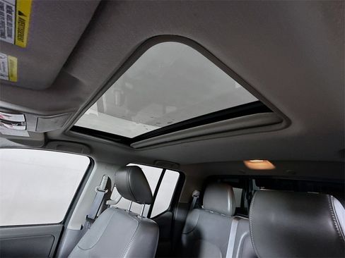 Used 2019 Nissan Frontier SL image 11