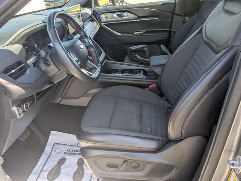 Used 2025 Ford Explorer ST-Line w/ ST-Line Street Pack AWD/4WD image 13