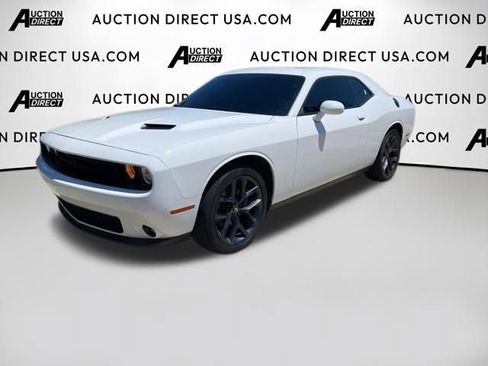 Used 2022 Dodge Challenger SXT w/ Driver Convenience Group RWD image 1