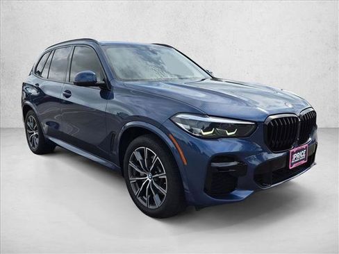 Used 2022 BMW X5 xDrive40i w/ M Sport Package AWD/4WD image 3