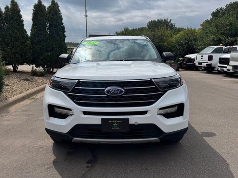 Used 2022 Ford Explorer XLT AWD/4WD image 4
