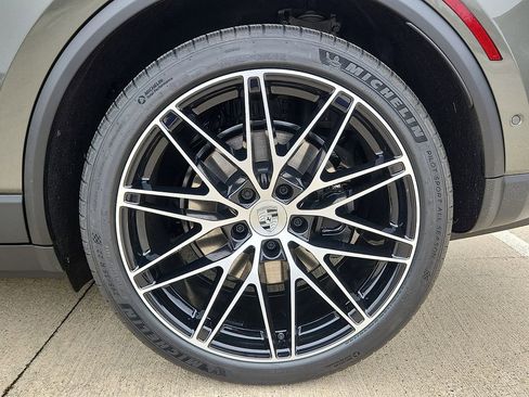 New 2026 Porsche Macan 4 Electric image 7