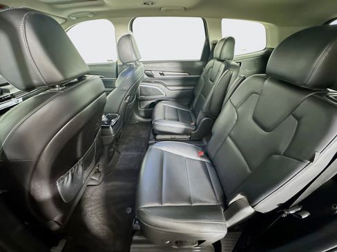 Used 2025 Kia Telluride S FWD image 29