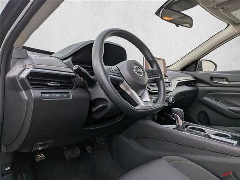 Used 2024 Nissan Altima 2.5 SV image 7
