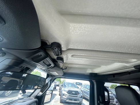 Used 2025 Jeep Gladiator Sport w/ Premium Package AWD/4WD image 27