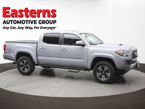 Used 2018 Toyota Tacoma TRD Sport AWD/4WD image 50