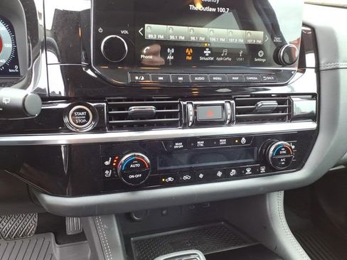 Certified 2024 Nissan Pathfinder Platinum w/ Black Appearance Package image 12