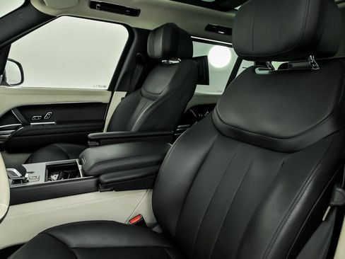 Used 2024 Land Rover Range Rover Long Wheelbase Autobiography image 23