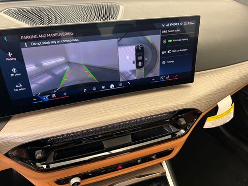 Used 2025 BMW 330i Sedan w/ Premium Package RWD image 29