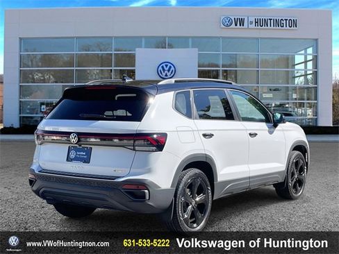 Certified 2025 Volkswagen Taos SE w/ Taos Adventure Package (SXB) image 5