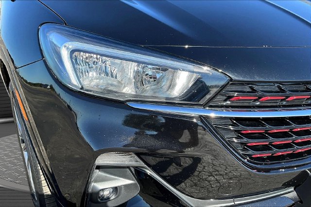 Used 2023 Buick Encore GX Select w/ Sport Touring Package FWD image 31