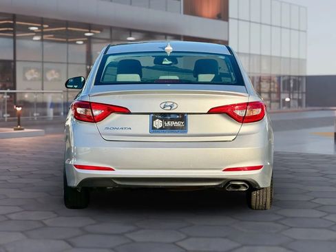 Used 2017 Hyundai Sonata SE image 2
