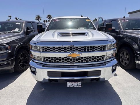 Used 2019 Chevrolet Silverado 2500 LT w/ LT Convenience Package image 2